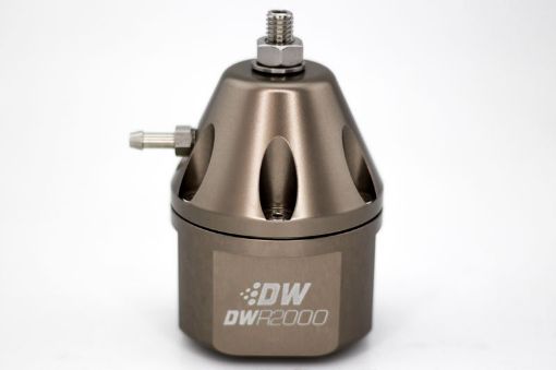 Bild von DeatschWerks DWR2000 Adjustable Fuel Pressure Regulator - Titanium